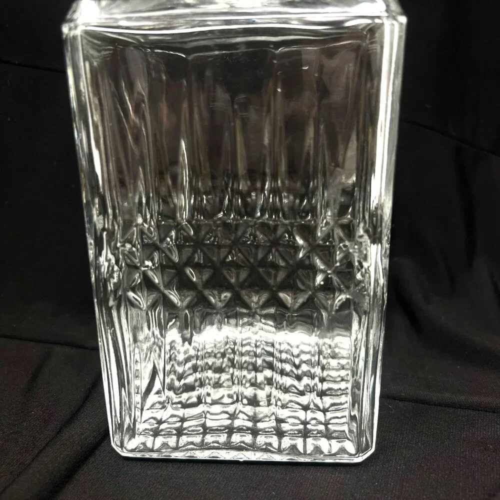 Luminarc Clear Diamond Pattern Crystal Decanter and Square Stopper‎ - 8.75
